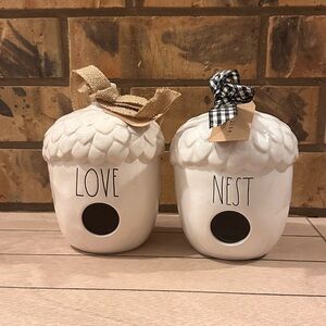 Charming Cream Acorn Birdhouses Set